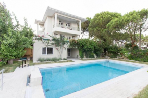 Spacious Exquisite 5BR Villa with Private Pool